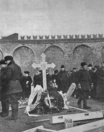 64. 1905 г. Установка Креста.jpg